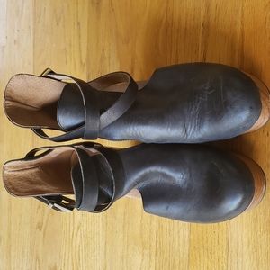 Free People Black Cedar Clogs size 38 (8)
